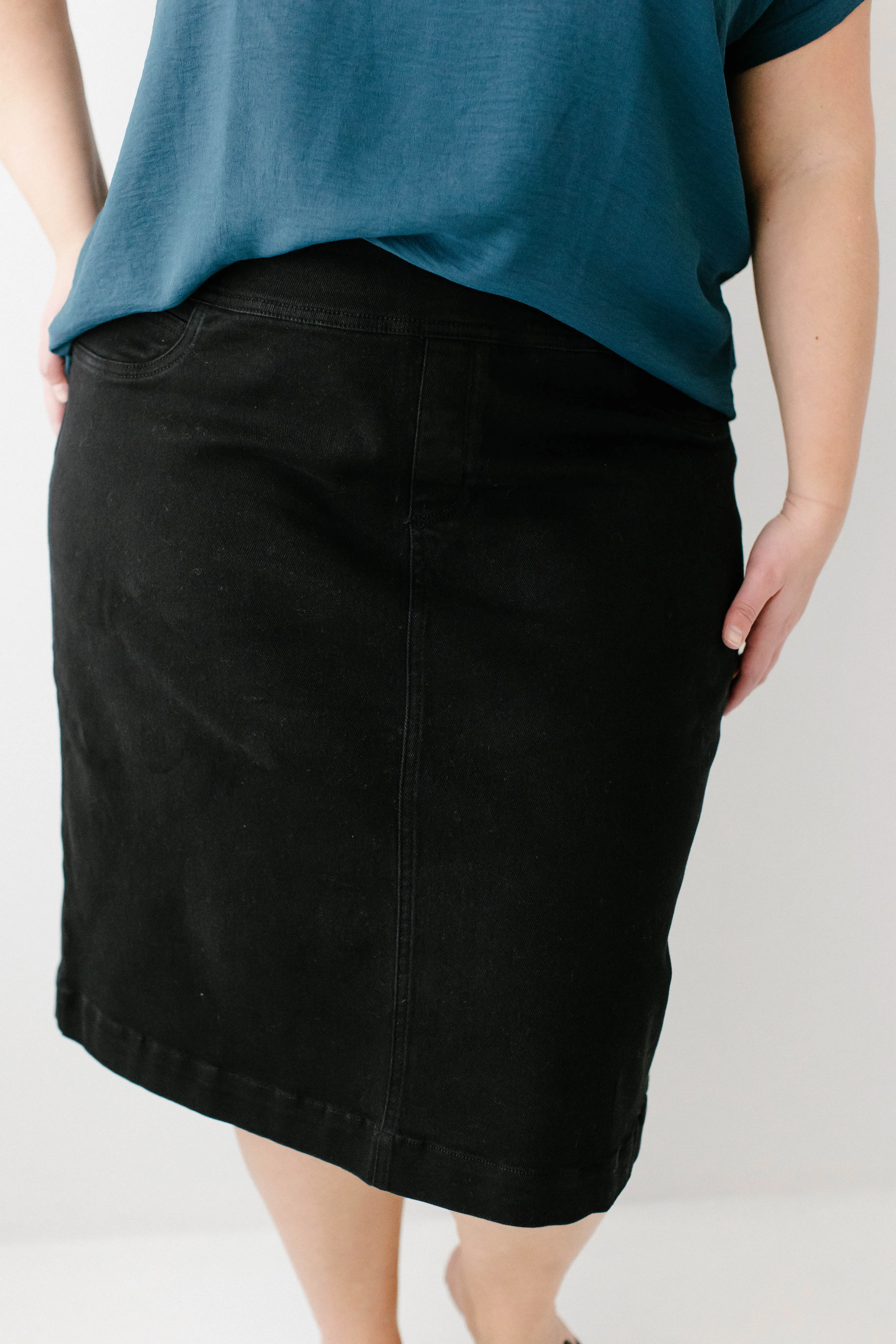'Sara' Stretch Denim Skirt in Black